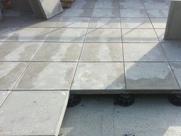 Tegeldragers en rubber tegels